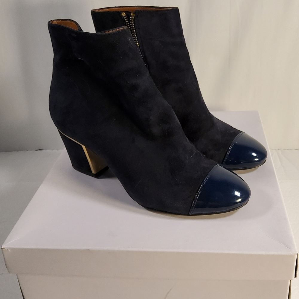CALVIN KLEIN | Navy blue velveteen patent leather brass chunk heels 7.5M